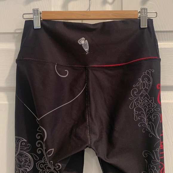 Nominou Shabeena High Rise Crop Black & Red Print Leggings - Picture 9 of 15